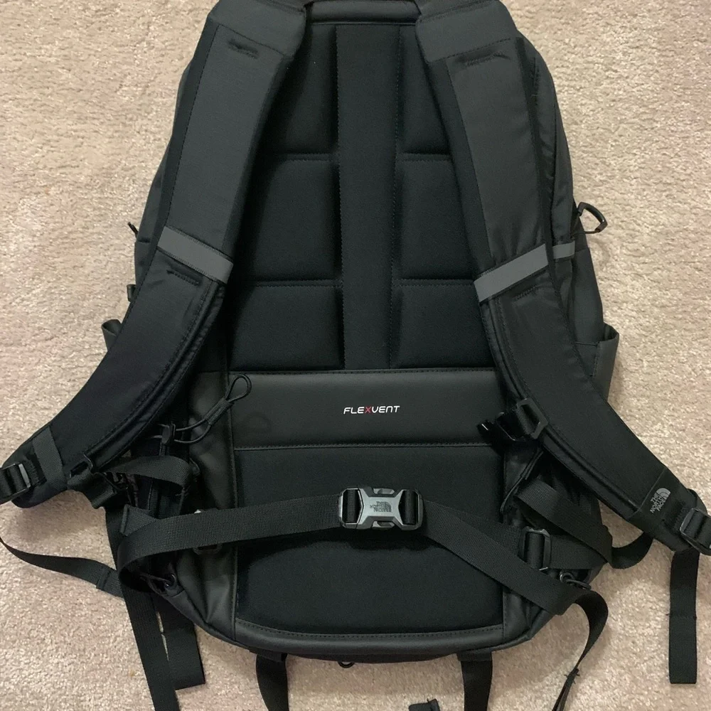 The North Face Borealis Backpack (excellent condition) - Picture 3 of 8
